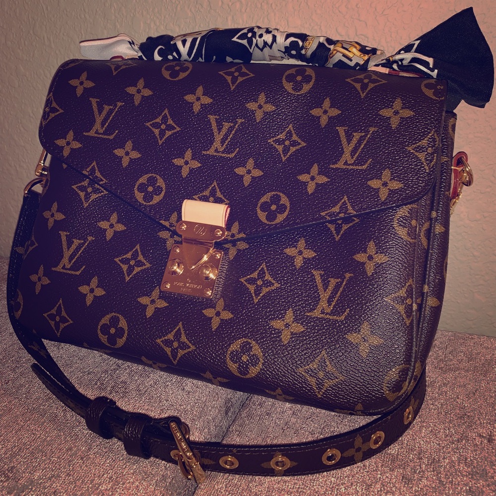 Louis Vuitton Pochette Métis
